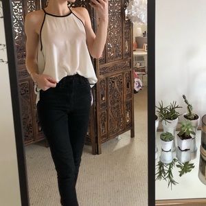 ⚪️⚫️amazing black detailed white blouse⚫️⚪️